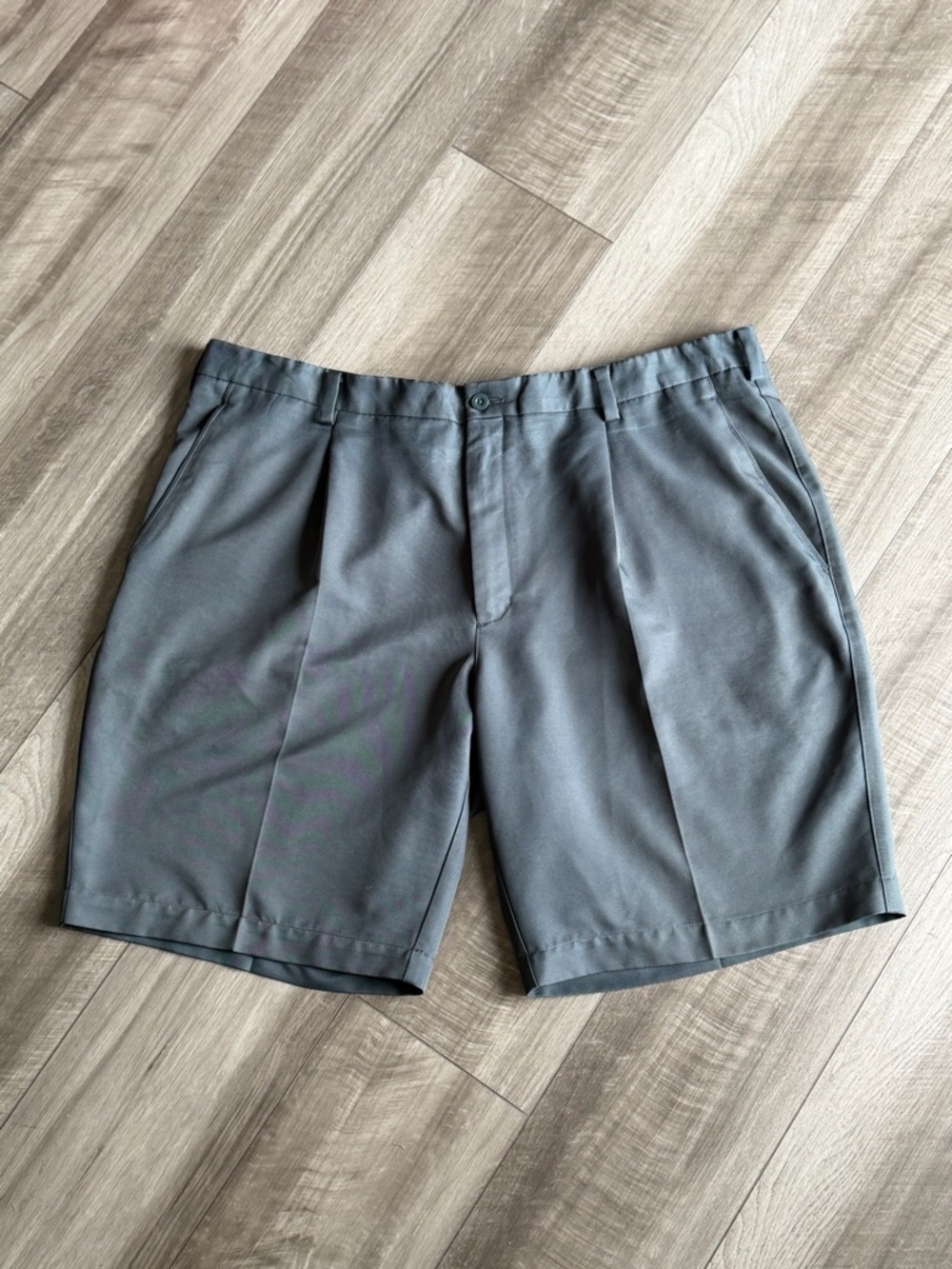 Nike Golf NikeFITDRY Men's Gray Pleated Solid Golf Shorts Waist 42 Outdoor